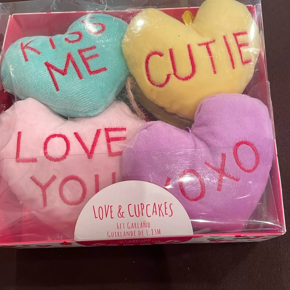 Love & cupcakes 6ft valentine day heart garland
